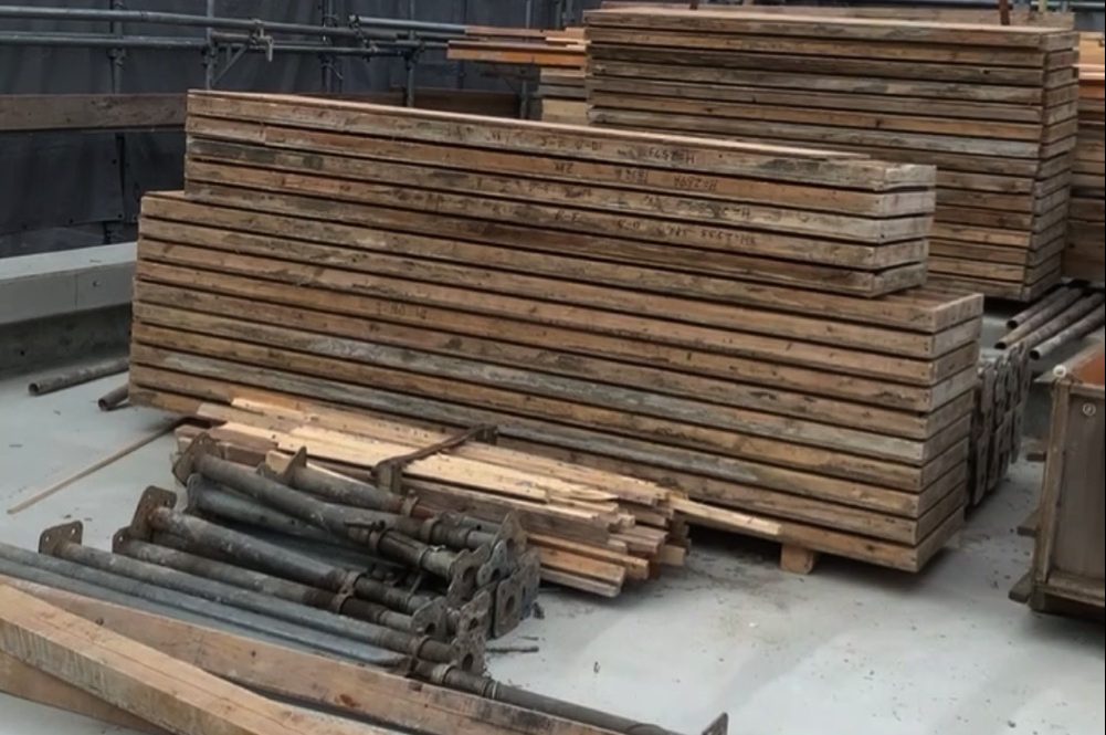 型枠解体について